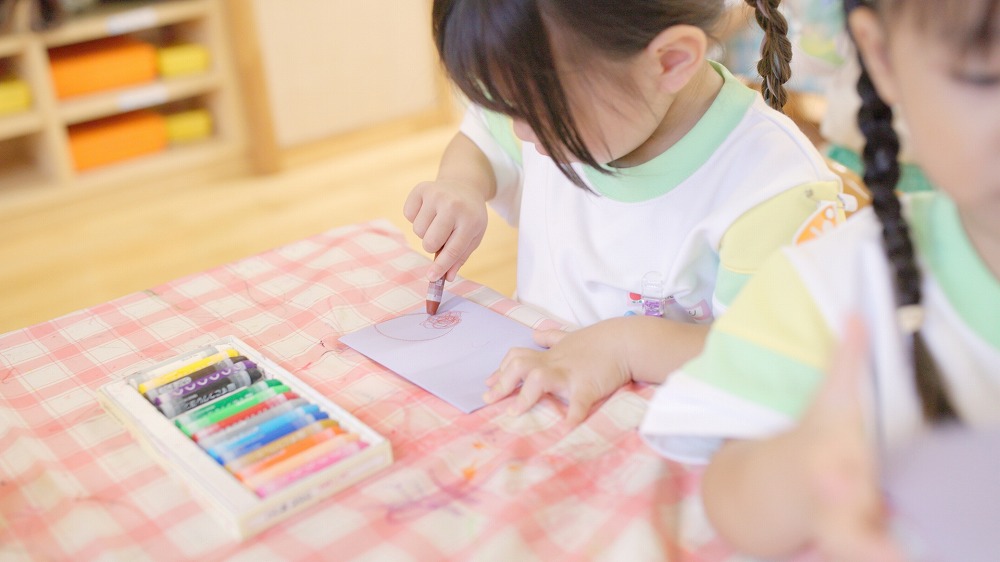 10:00 一斉保育 お絵書き・製作などのクラス活動・自由遊び