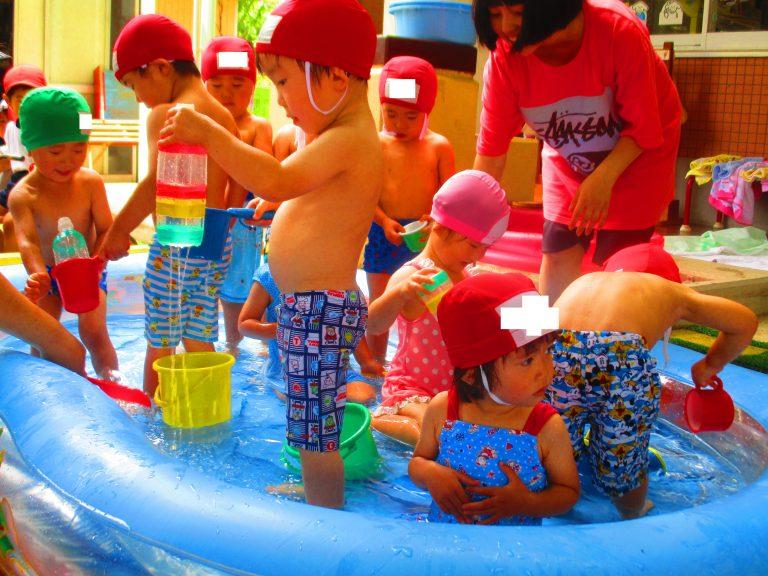 ６月　プール遊び　いちご組