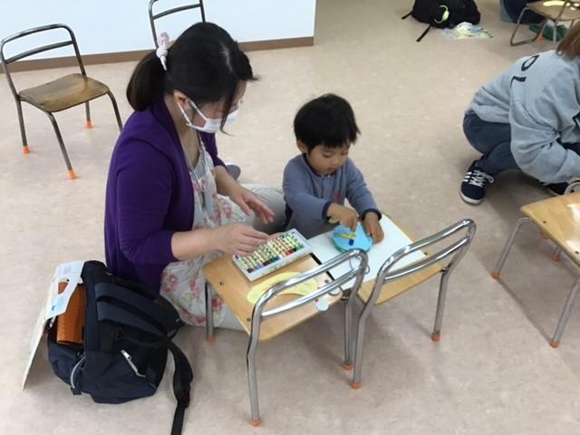 ６月８日なかよしクラブ（未就園児教室）「お時計さんを作ろう」